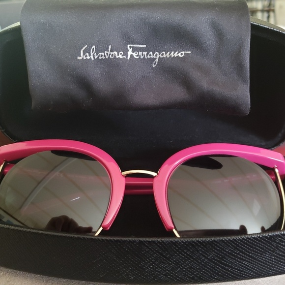 Beautiful Italian Sunglasses - Picture 5 of 5
